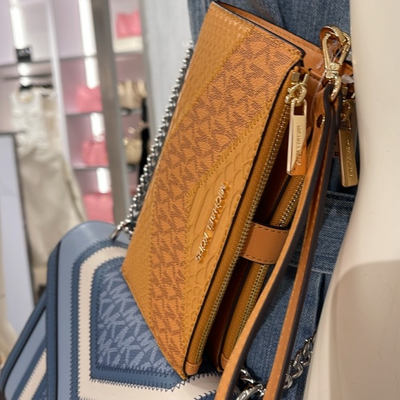 MICHAEL KORS JST LG DOUBLE ZIP WRISTLET WALLET PHONE HOLDER 
CIDER
NWT - Picture 2 of 16